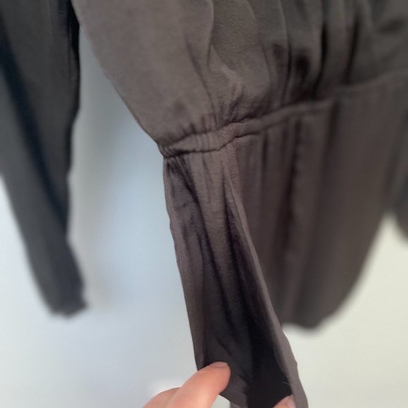 Alice + Urban Outfitters Long Sleeve Black V-neck romper size Large - Picture 7 of 12